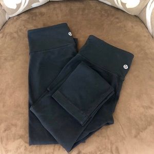 Black lululemon original wonder under crop